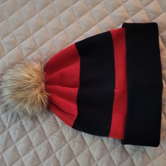 Tommy Hilfiger pom pom hat. (Matches the jacket I've listed). - Picture 4 of 6